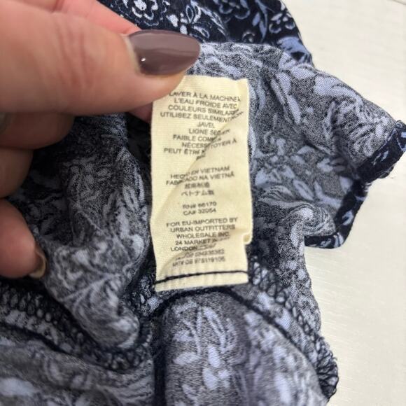 Free People Blue and White Oversized Floral Peasant Tunic Size Large RR0843 - Picture 9 of 9